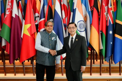 Tharoor Meets Thai FM Sihasak on Trade, Regional Ties