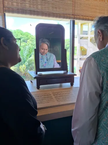 Tharoor Visits Colombo Public Library, Praises Mayor's Passion