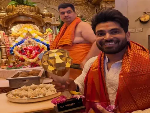 शिव ठाकरे ने 'द 50' जीतकर बप्पा के दरबार में किया दर्शन, फैंस के साथ सेल्फी का आनंद लिया