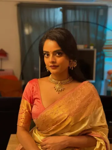 Does 'The Raja Saab' actress Riddhi Kumar wish to play Rekha in her biopic?