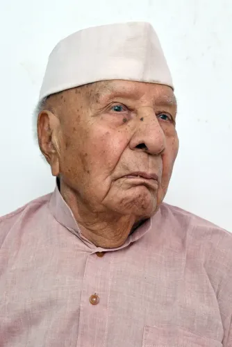 Centenarian Freedom Fighter Stands Firm Against Modern Political Turncoats