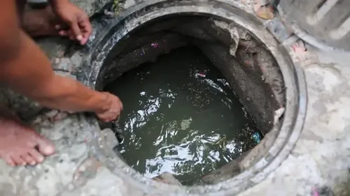 Tragic Incident: Three Workers Perish During Sewage Cleanup near Kolkata