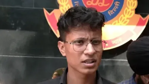तिलक नगर थप्पड़ कांड: पीड़ित साहिब सिंह दिल्ली पुलिस मुख्यालय पहुंचे, मंत्री प्रवेश वर्मा पर FIR की मांग
