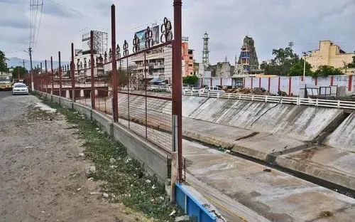 Salem farmers urge restoration of Thirumanimutharu check dam to revive two irrigation lakes