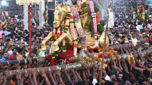 What Happened During Lord Kallalagar’s Vaigai River Entry in Madurai?