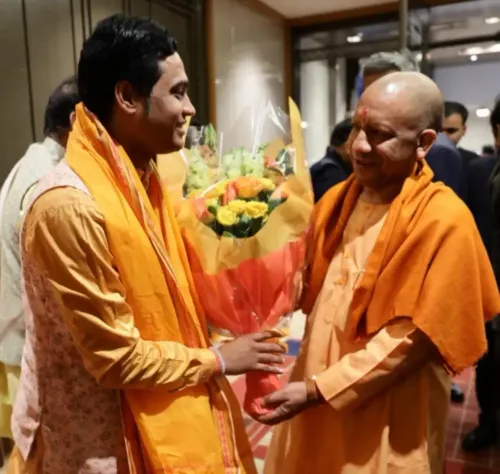 टोक्यो में प्रवासी भारतीयों ने मुख्यमंत्री योगी का गर्मजोशी से स्वागत किया