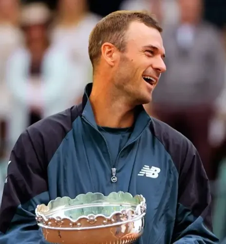 टॉमी पॉल ने अर्जेंटीना के बुरुचागा को हराकर यूएस मेन्स क्ले कोर्ट चैंपियनशिप का खिताब जीता