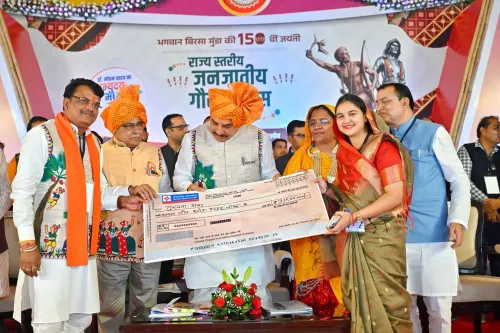 Did Kranti Gaud Receive a Rs 1 Crore Cheque from MP CM on Tribal Pride Day?