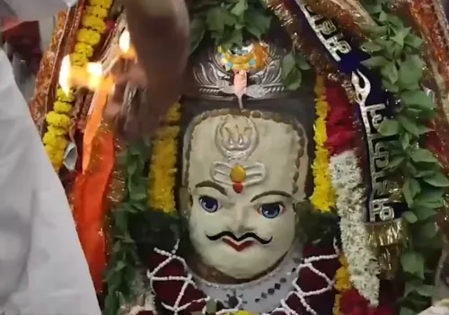 महाकालेश्वर मंदिर में भव्य भस्म आरती: त्रिपुंड-चंद्रमा से सजे बाबा, मावे-ड्राईफ्रूट का विशेष शृंगार