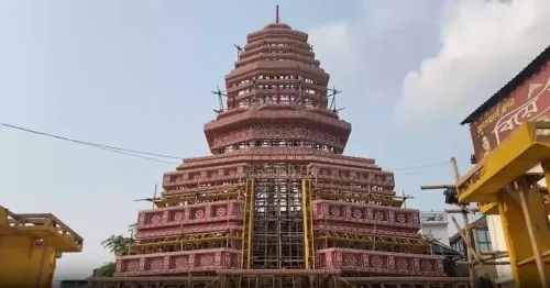 त्रिपुरा दुर्गा पूजा 2026: 'वाट अरुण' मंदिर की प्रतिकृति, 20 लाख सीपियों से होगी अनूठी सजावट