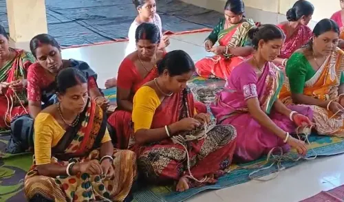 त्रिपुरा: सिपाहीजाला की 30 महिलाएं जूट बैग प्रशिक्षण से 'लखपति दीदी' बनने की राह पर