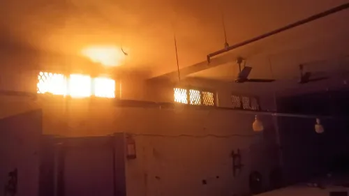 क्या गाजियाबाद के ट्रॉनिका सिटी में कपड़ा फैक्ट्री में भीषण आग लगी?