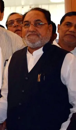 ट्रॉफी के लिए हनुमान मंदिर में जाने पर कांग्रेस नेता दलवई के तीखे सवाल