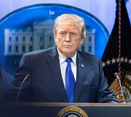 Trump Issues Stern Warning to Iran Over Oil Shipping in Hormuz