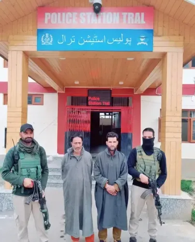 Two Fraudsters Impersonating Police Officers Arrested in Kashmir