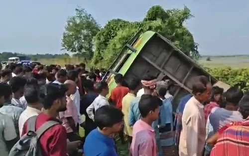 Bus plunges into ditch in Bengal's Arambagh, 2 women dead, 30 hurt