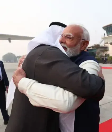 यूएई के राष्ट्रपति पहुंचे भारत, प्रधानमंत्री नरेंद्र मोदी ने किया स्वागत, बोले- अपने भाई को लेने पहुंचा