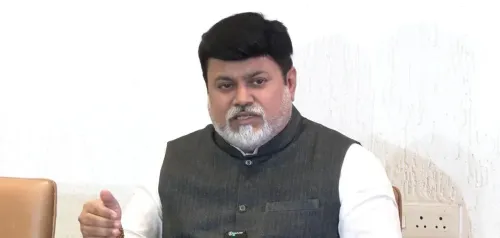 उदय सामंत का संजय राउत पर पलटवार: 'पहले अपनी पार्टी संभालें, फिर दूसरों को सलाह दें'