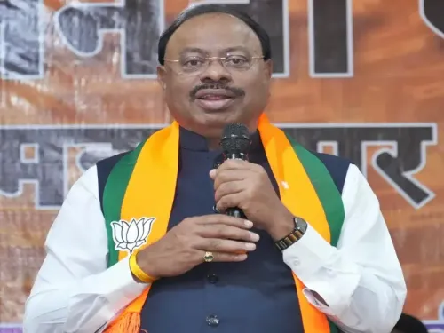 Bawankule Slams Uddhav Thackeray for Betraying Balasaheb’s Principles on Waqf Bill