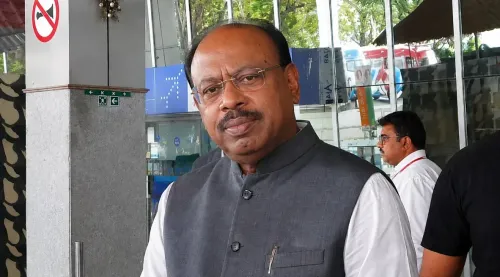 बावनकुले का उद्धव ठाकरे पर पलटवार: 'भाजपा की नहीं, अपनी पार्टी की चिंता करें'