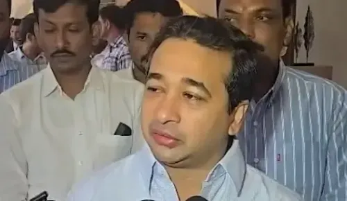 नितेश राणे का तीखा पलटवार: 'उद्धव ठाकरे और दिमाग का कोई रिश्ता नहीं', आदित्य के पासपोर्ट जब्ती की माँग