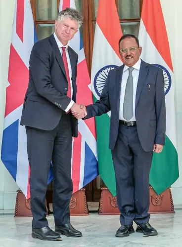 एनएसए डोभाल से मिले ब्रिटेन के NSA जोनाथन पॉवेल, रक्षा-सुरक्षा सहयोग पर अहम बातचीत