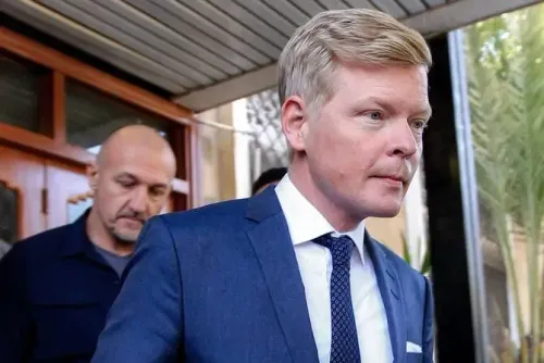 UN Envoy Engages in Discussions in Oman Amid Yemen Airstrikes