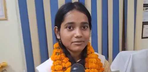 यूपी बोर्ड रिजल्ट 2025: 12वीं में सीतापुर की शिखा वर्मा बनीं स्टेट टॉपर, बेटियों ने मारी बाजी