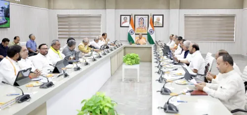 यूपी कैबिनेट का बड़ा फैसला: ₹26,000 करोड़ का प्रयागराज-सोनभद्र एक्सप्रेसवे, रानी लक्ष्मीबाई स्कूटी योजना और मानसून सत्र 3 अगस्त से