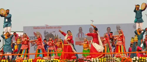 क्या यूपी दिवस समारोह का समापन हुआ? लोक कलाकारों ने नृत्य और गायन से माटी की खुशबू बिखेरी