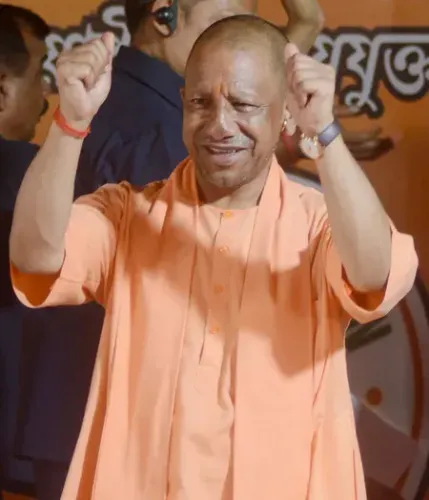 यूपी की सत्ता में बने कई रिकॉर्ड, 'महंत' से 'सबसे लंबे समय के मुख्यमंत्री' बने योगी 