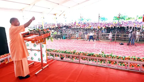 Yogi Adityanath Calls for 'UP-Model Treatment' to Stop TMC's Hooliganism in Bengal