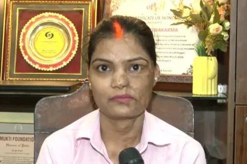 यूपी सरकार की एसिड अटैक पीड़ितों को आवास-स्वास्थ्य योजना, सर्वाइवर्स बोलीं — 'जल्द ज़मीन पर उतरे'
