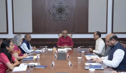 कपास क्रांति मिशन को उपराष्ट्रपति राधाकृष्णन की सराहना, शिवराज ने रखी उत्पादकता और वैश्विक प्रतिस्पर्धा की रूपरेखा