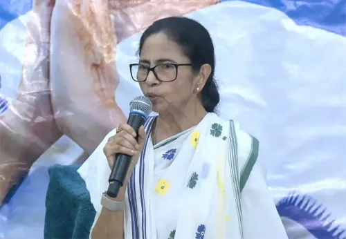 ममता बनर्जी का ऐलान: नंदीग्राम और असम उपचुनाव में कांग्रेस को TMC का समर्थन