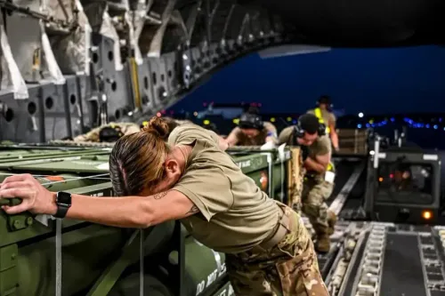 US Military Expands Affordable Arms Stockpiling While Maintaining Advanced Munitions