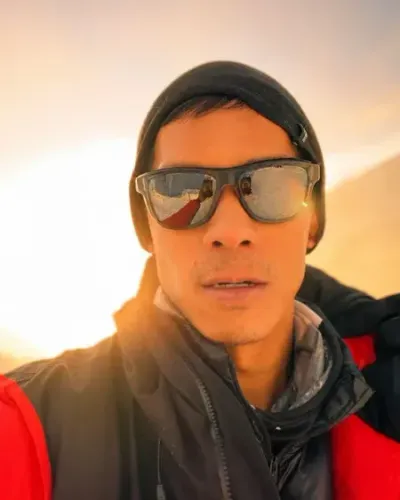 US diplomat Mike Harker summits Mt. Everest in record 2026 spring season