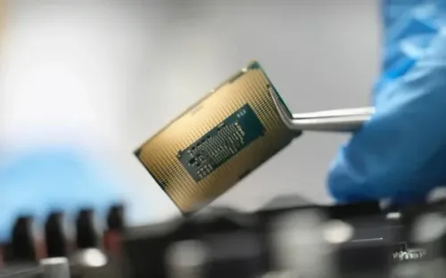 Is US President Trump Really Going to Impose 100% Tariffs on Semiconductors and Chips?