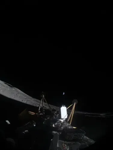 US Lunar Lander Mission Cut Short After Tipping Incident