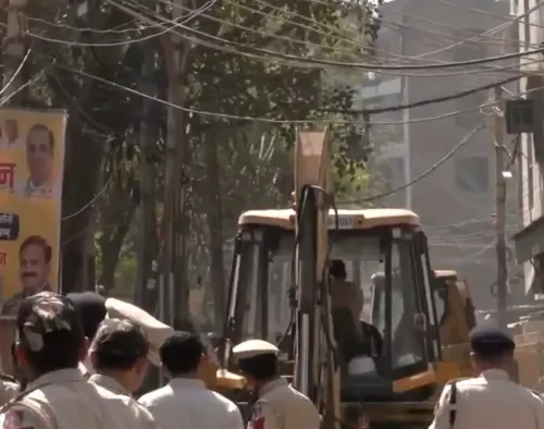 उत्तम नगर में युवक हत्या मामले में प्रशासन ने बुलडोजर कार्रवाई की, 7 गिरफ्तार