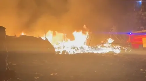 उत्तम नगर के मटियाला क्षेत्र में भीषण आग, 400 झुग्गियां जलकर खाक