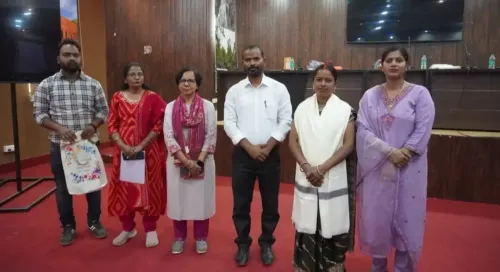 मिर्जापुर में महिला सशक्तिकरण का जश्न, खेल और उद्यमिता में उत्कृष्टता के लिए सम्मानित की गईं महिलाएं