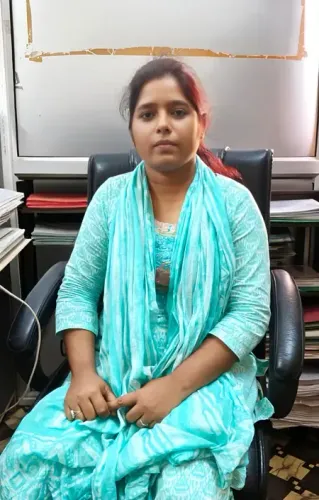 उत्तर प्रदेश: पोलियो न तोड़ पाया हौसला, हजारों महिलाओं को आत्मनिर्भरता की राह दिखा रहीं हिना नाज 