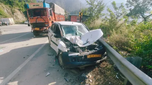 चमोली में बेकाबू ट्रक की टक्कर से बस और कार क्षतिग्रस्त, दो लोग घायल; चकराता में खाई में गिरी कार से एक की मौत