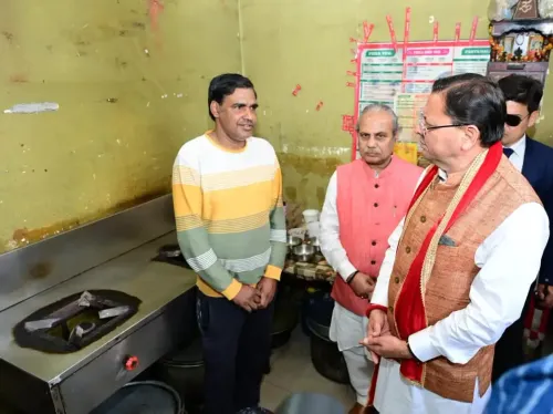 उत्तराखंड के सीएम पुष्कर धामी ने रेस्टोरेंट में जाकर रसोई गैस आपूर्ति का लिया जायजा