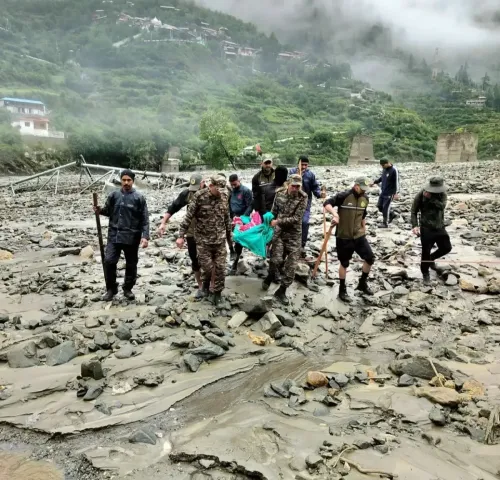 क्या उत्तराखंड के धराली में फंसे 70 से अधिक लोगों को सुरक्षित बचाया गया?