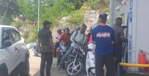 पिथौरागढ़ में पेट्रोल-डीजल संकट खत्म: प्रशासन की सख्ती से पंपों पर लौटी सामान्य स्थिति
