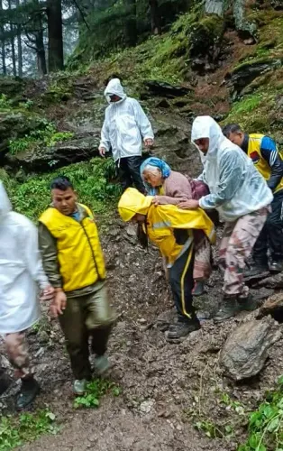 उत्तराखंड : उत्तरकाशी में तत्काल चिकित्सा सहायता पहुंचाने का निर्देश 