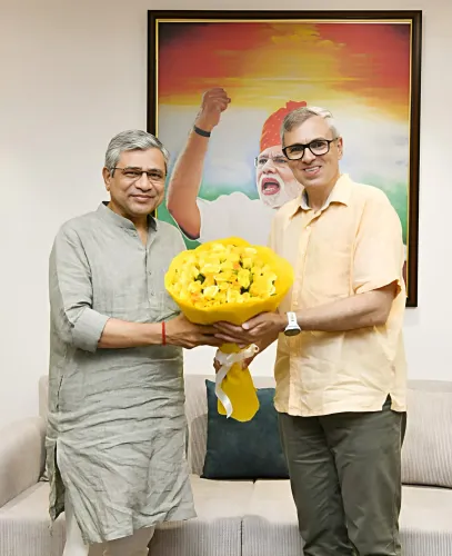 Vaishnaw Meets Omar Abdullah, Anantnag Gets Vande Bharat Stop