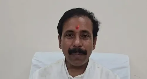 आरक्षण पर अनिल राजभर का सपा पर हमला: 'आरक्षण चुराने वाले अब इसकी बात करें, इससे बड़ा आश्चर्य क्या'